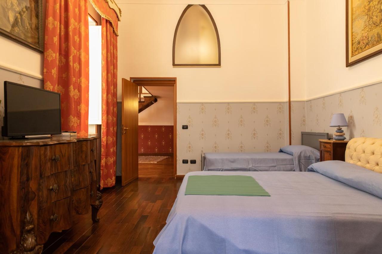 Domus Annabella Apartment Napoli Bagian luar foto